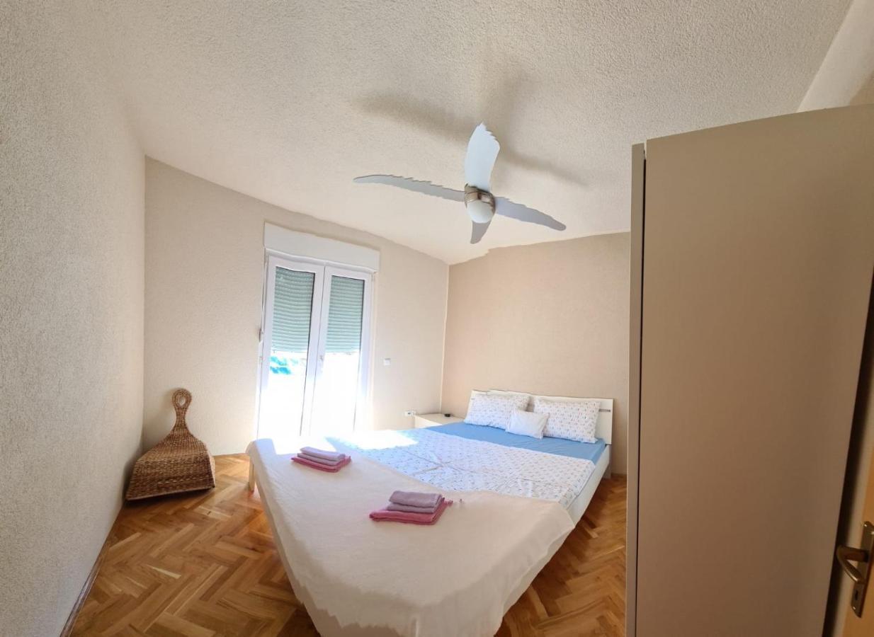Apartments Naomi And Marsel โตรกีร์ ภายนอก รูปภาพ