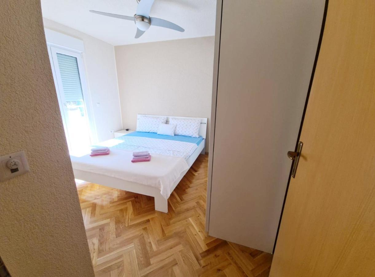 Apartments Naomi And Marsel โตรกีร์ ภายนอก รูปภาพ