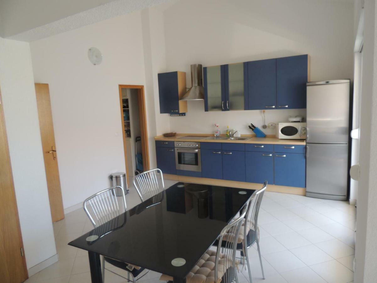 Apartments Naomi And Marsel โตรกีร์ ภายนอก รูปภาพ