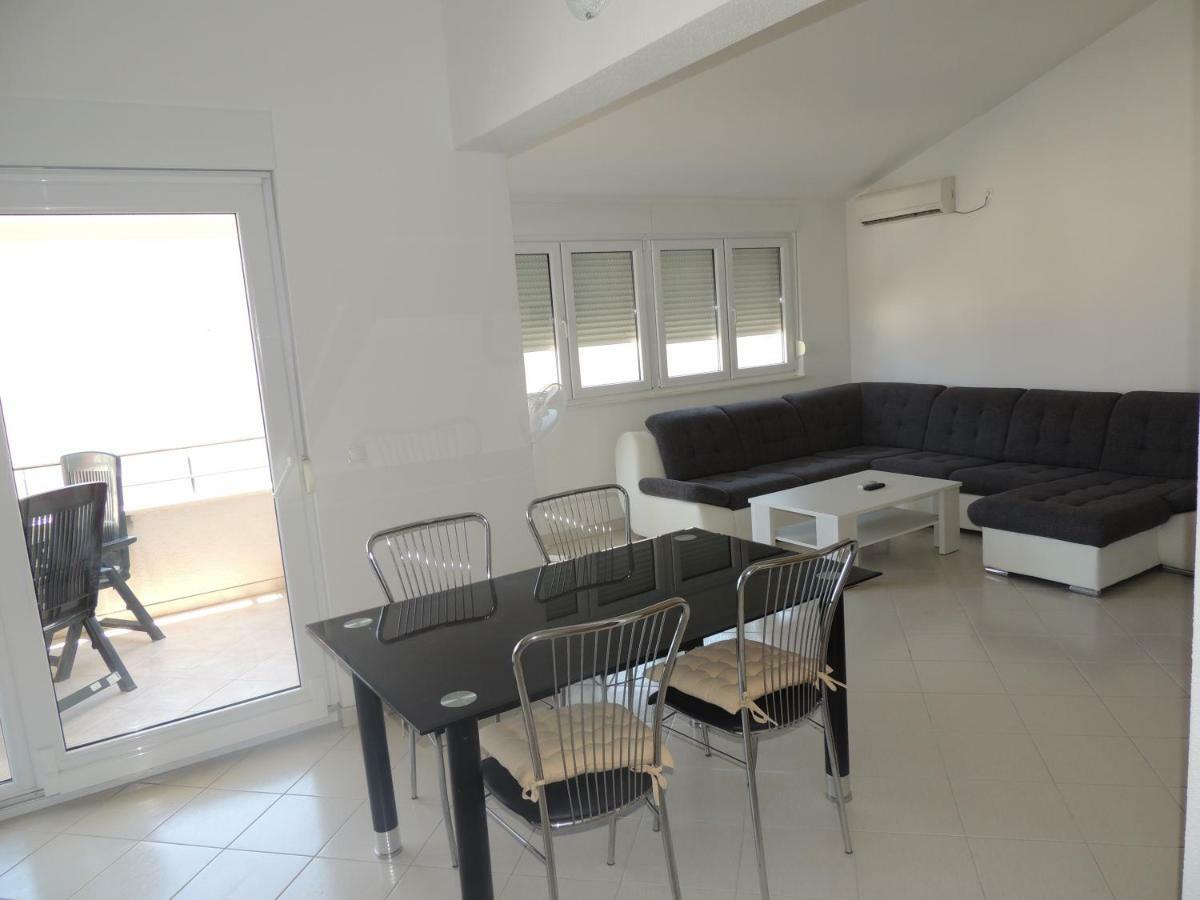Apartments Naomi And Marsel โตรกีร์ ภายนอก รูปภาพ