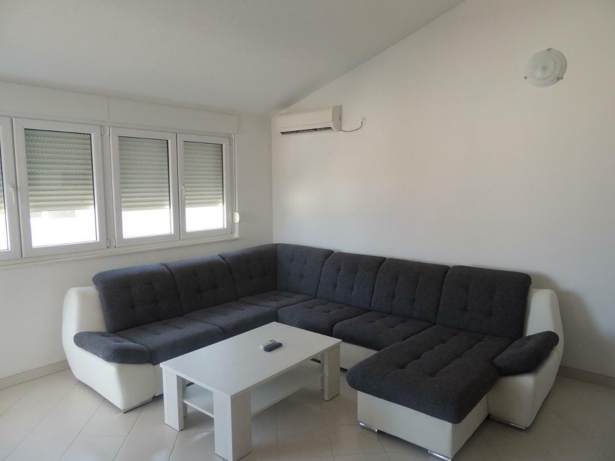 Apartments Naomi And Marsel โตรกีร์ ภายนอก รูปภาพ