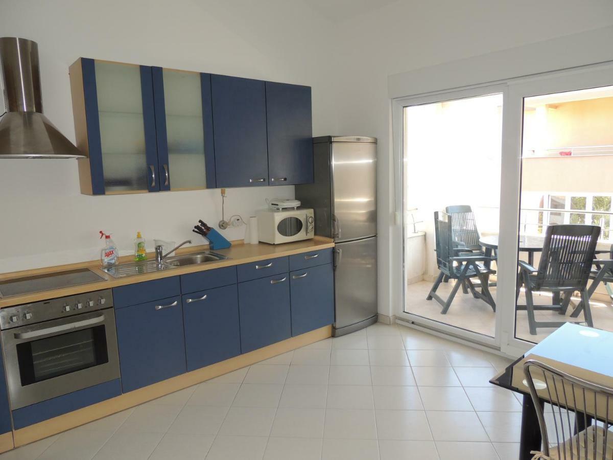 Apartments Naomi And Marsel โตรกีร์ ภายนอก รูปภาพ
