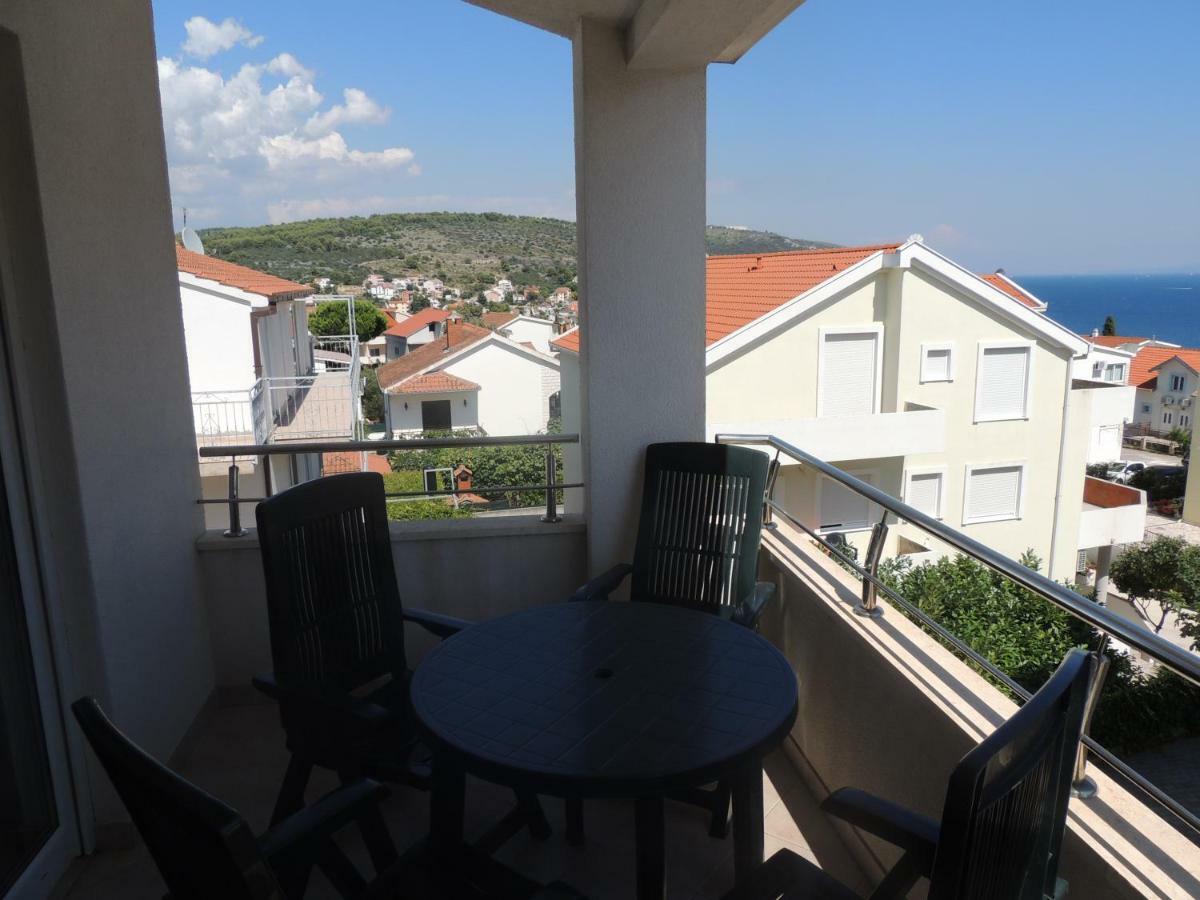 Apartments Naomi And Marsel โตรกีร์ ภายนอก รูปภาพ