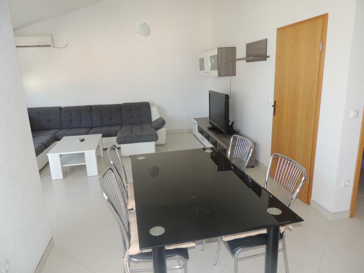 Apartments Naomi And Marsel โตรกีร์ ภายนอก รูปภาพ