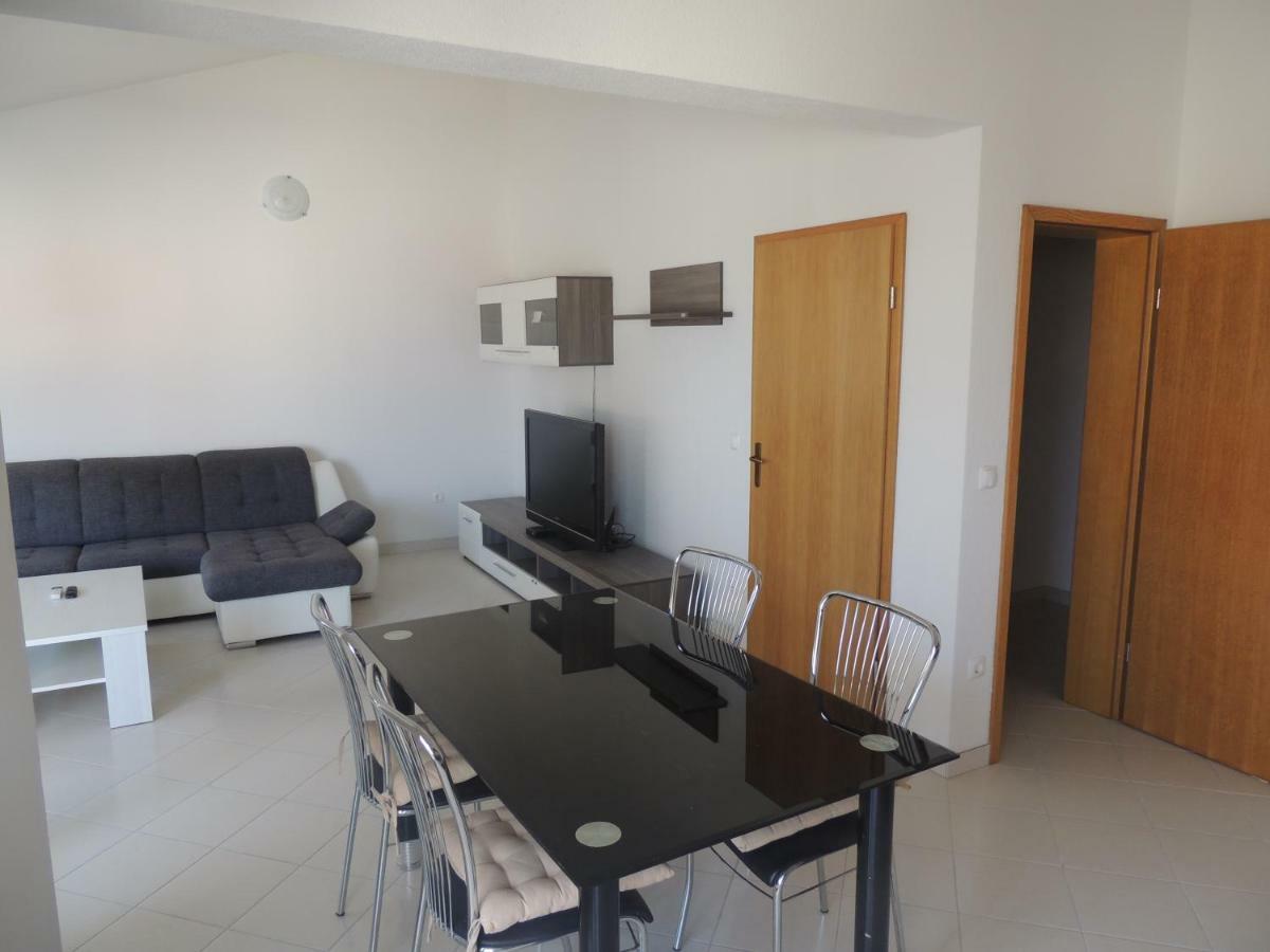 Apartments Naomi And Marsel โตรกีร์ ภายนอก รูปภาพ