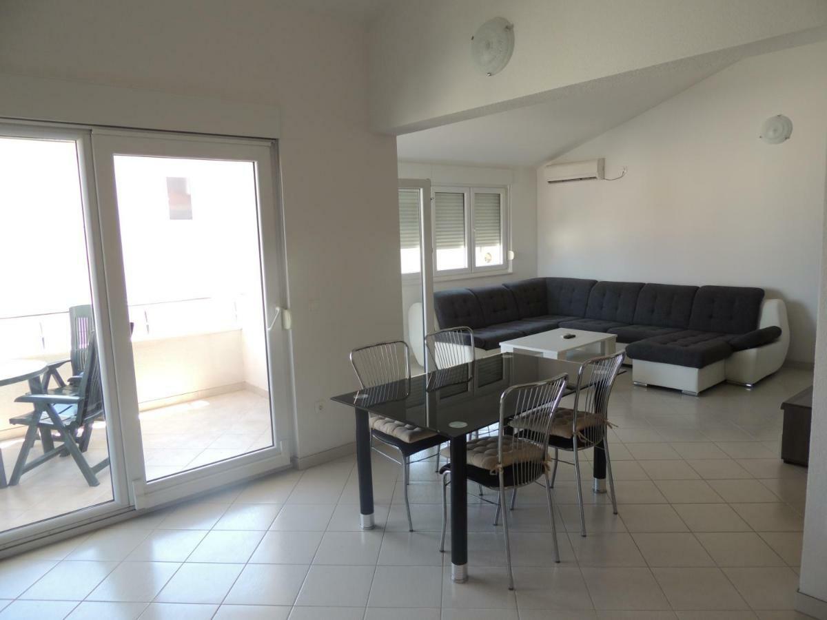 Apartments Naomi And Marsel โตรกีร์ ภายนอก รูปภาพ